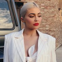 Cosas de niñas ricas: Kylie Jenner es cuestionada por hacer que su hija lleve accesorios de lujo