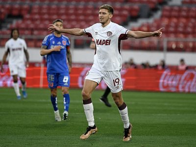 Lanús ganaba 2 a 0, pero le regalaron un penal a la U y terminaron 2 a 2