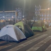 Fans de Rosalía acamparon para estar en primera fila del concierto (Video)