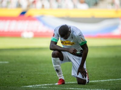 La figura del Mönchengladbach que festejó en tributo a George Floyd