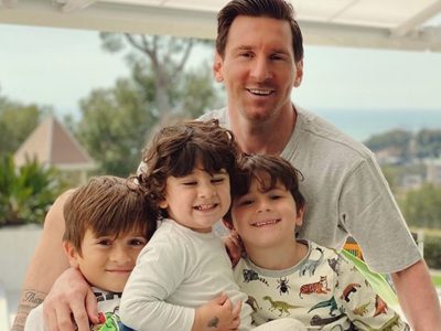 La hermosa forma en la que Lionel Messi le enseña a su hijo cómo jugar a las cartas