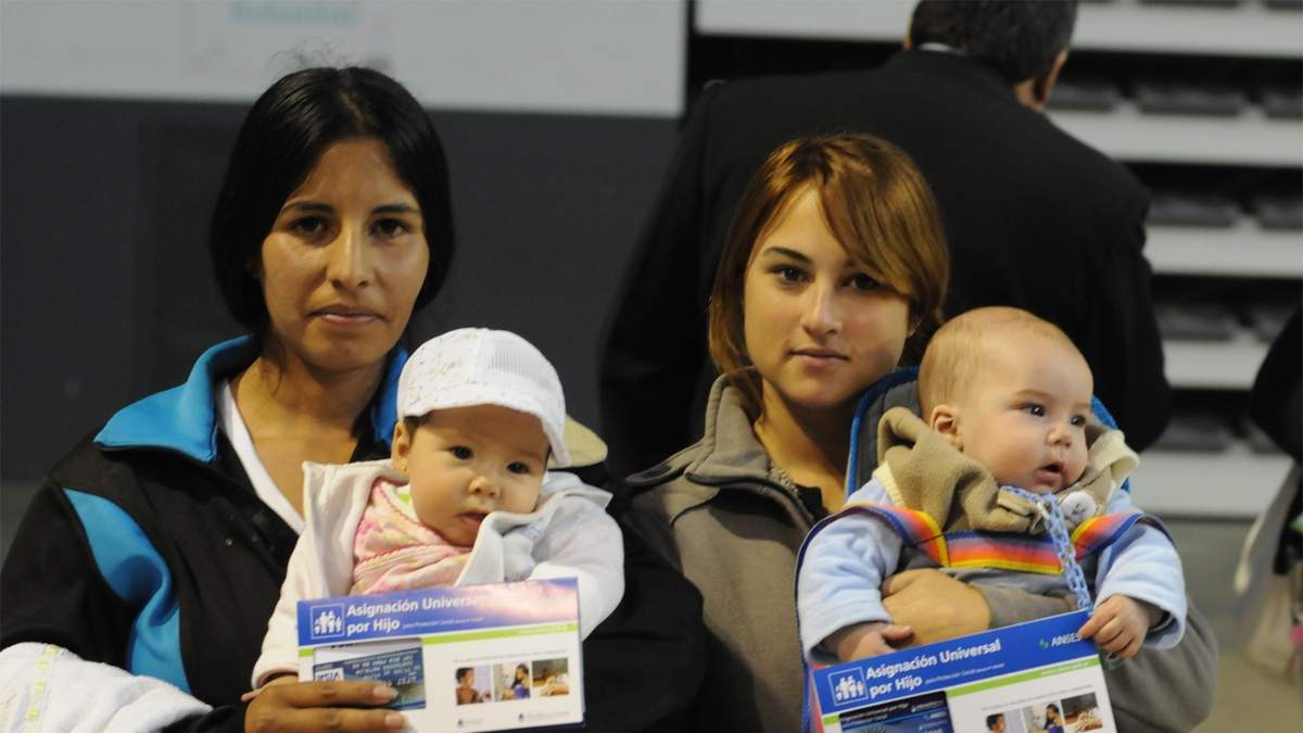 La AUH se cobra a través de la ANSES. Fuente: (X)