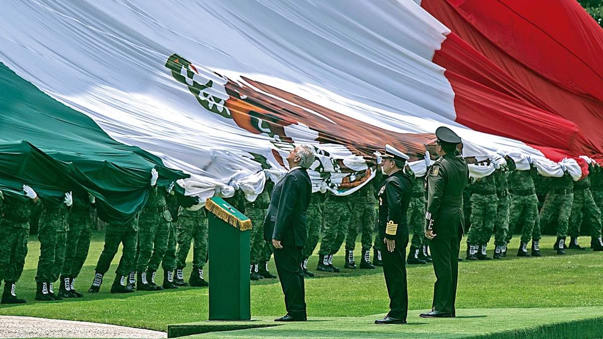 López Obrador con los mandos de las Fuerzas Armadas