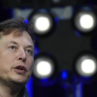 Musk vende casi 4 mil millones de dólares en acciones de Tesla