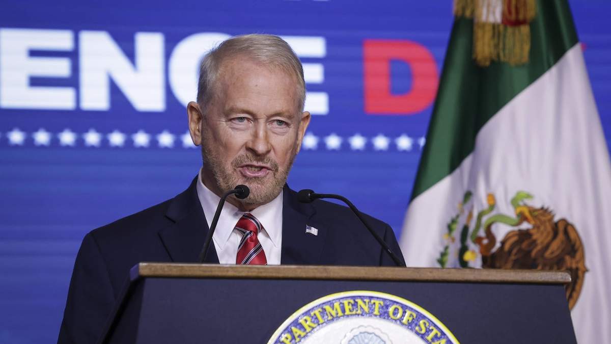 El embajador de Estados Unidos en Mëxico, Ronald Johnson