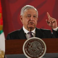 López Obrador pedirá a senadores elevar a rango constitucional pensiones y becas