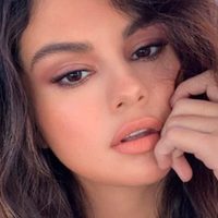 ¡Al borde de estallar! Selena Gómez usó una talla muy pequeña y casi se le escapan ¡Sorprende su...!