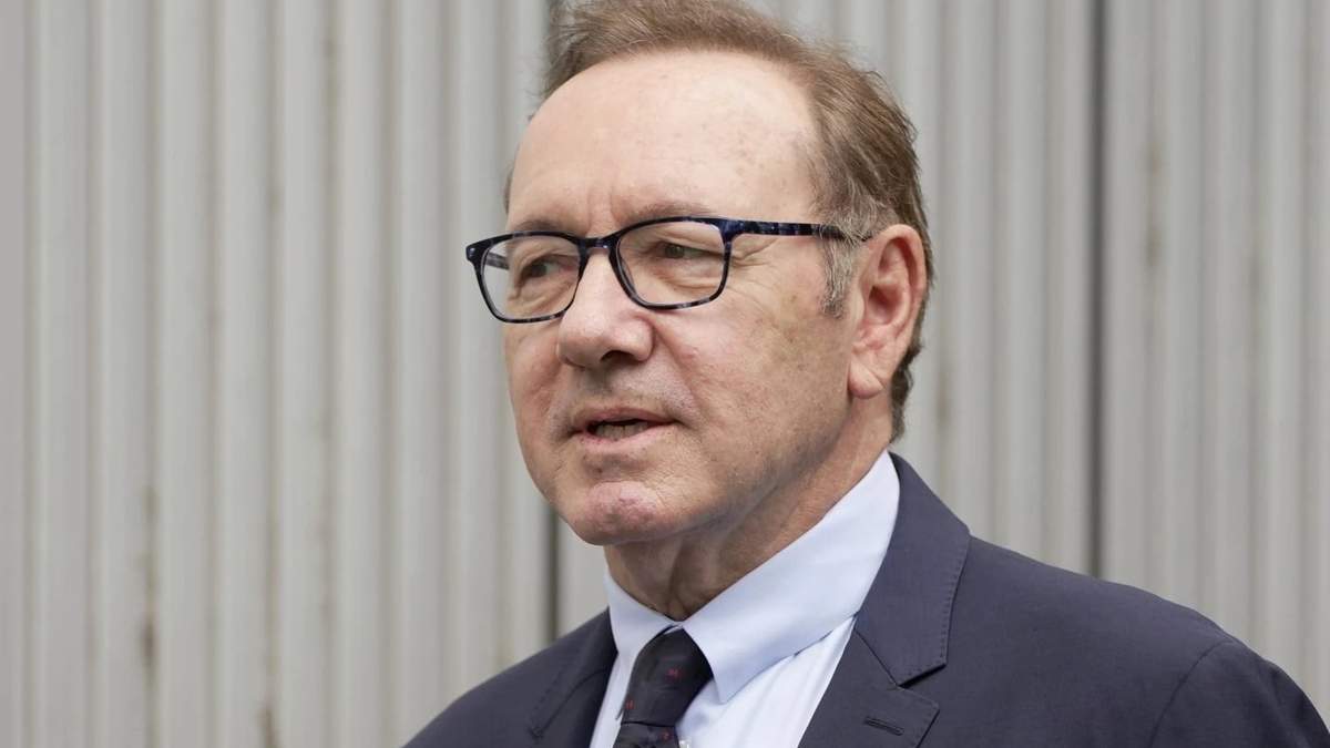 El actor Kevin Spacey llega a la corte el 14 de julio de 2023