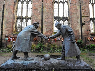 Tregua de Navidad: Y el futbol detuvo por una noche la Primera Guerra Mundial