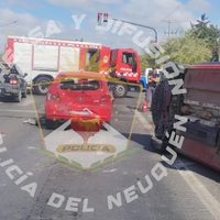 Impactante choque y vuelco en la avenida Mosconi; el protagonista no tenía licencia de conducir