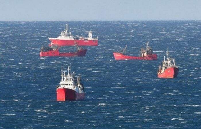 Barcos con 300 contagiados
