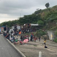 En medio de bajas temperaturas avanza caravana de desplazados en Chiapas