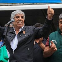 Camioneros le advirtió al Gobierno que no aceptarán "suspensiones" ni "rebajas salariales"