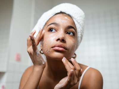 Si la piel del rostro te queda seca y tirante después de la ducha, vas a amar este tónico casero de 3 ingredientes