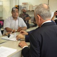 Al registrase en el INE, Ferriz de Con dice que recolección de firmas fue un fraude y alista impugnación