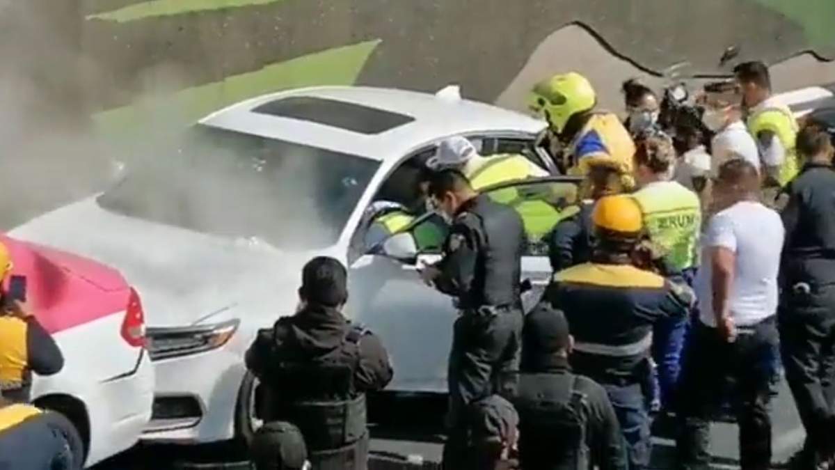 La víctima iba abordo de un auto blanco con quemacocos