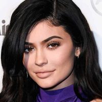 "¡Todo al aire!" Kylie Jenner abierta de par en par frente al espejo y ¡sin cubrirse!