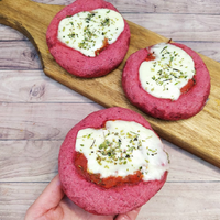 Pizzetas con masa de remolacha sin TACC: increíblemente deliciosas y nutritivas para resolver la cena