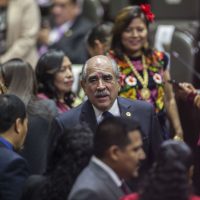 Morena presenta iniciativa para eliminar fuero; el PAN busca acabar con impuesto a gasolinas