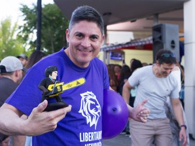 La Libertad Avanza de Neuquén denunció que un grupo de personas se hacen pasar por libertarios para que firmen una ficha de afiliación a otro partido