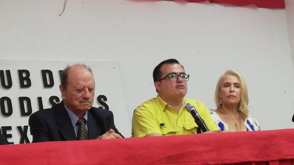 José Leonardo Araujo narró en una conferencia de prensa los abusos que sufrió por el religioso