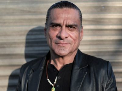 Asesinan a Jonathan Joss, actor de “El rey de la colina”; su esposo exige justicia