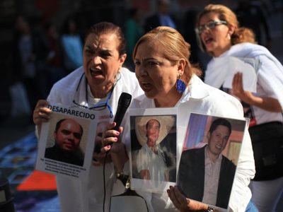 Madres de desaparecidos protestan en Palacio Nacional; mañana marchan más de 60 colectivos