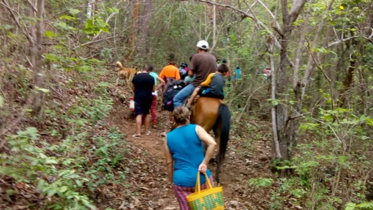 Familias de comunidades de los municipios de Frontera Comalapa y Chicomuselo dejan sus casas