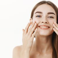 Trucos de belleza para que el rostro no revele el cansancio de fin de año