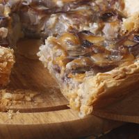 Fácil, rica y cremosa: la receta de la abuela para la mejor tarta dulce de cebollas