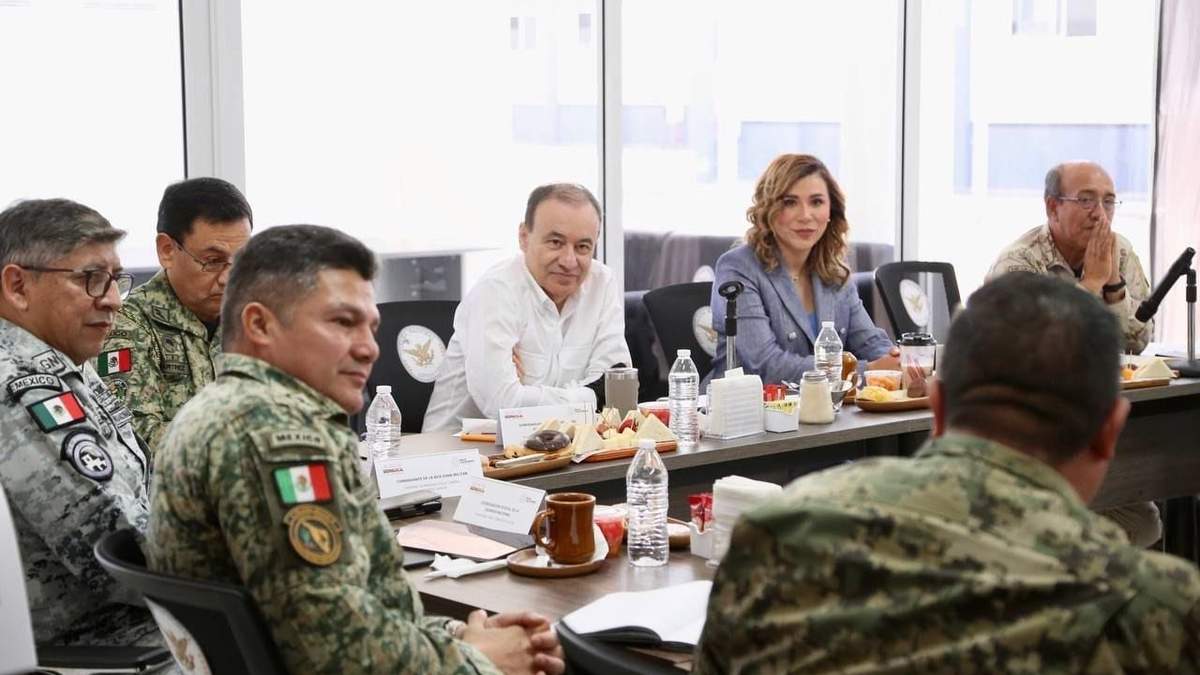 Los gobernadores Alfonso Durazo y Marina del Pilar Avila en su reunión del lunes