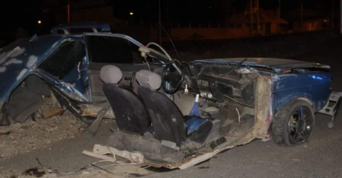 El auto quedó destrozado