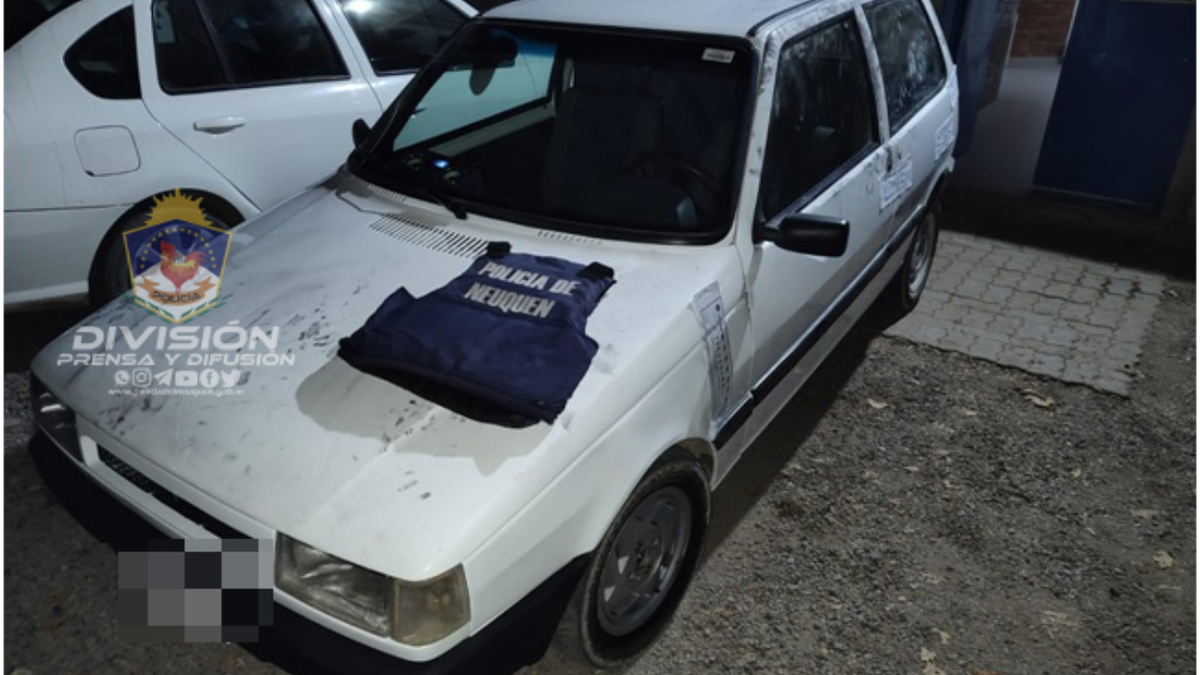 Auto recuperado en Valentina Sur. Fuente: (Policía de Neuquén)