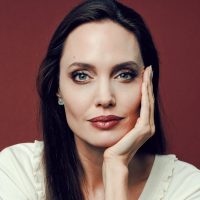 ¡Irreconocible! Angelina Jolie reapareció y… ¡dejó a todos en shock!