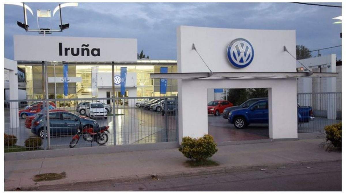Concesionario de autos Iruña. Fuente: (Twitter)