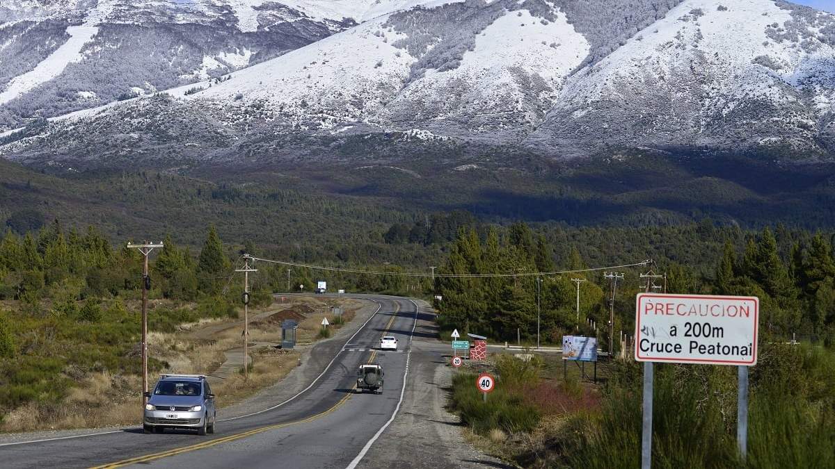 Camino a la localidad de San Carlos de Bariloche. Fuente: (Twitter)