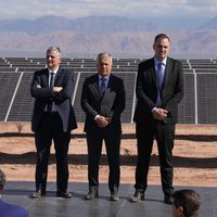 Una encuesta muestra que el acto con Adorni impactó en la imagen de Cornejo
