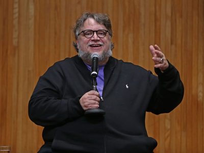 Tunden a Guillermo del Toro por elogiar a “Emilia Pérez”