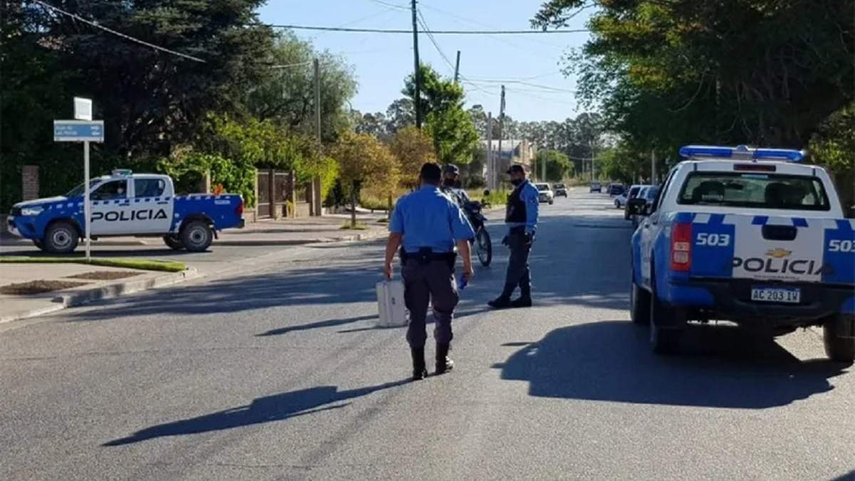Policías de Centenario efectuaron un rastrillaje tras la denuncia. Fuente (archivo Centenario Digital)