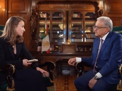 El INE ordena a AMLO bajar de redes la entrevista que concedió a Inna Afinogenova