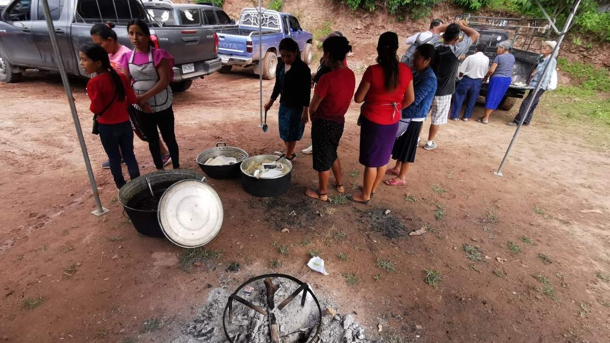 Pobladores de Chiapas huyen a Guatemala