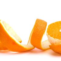 No tires las cáscaras de naranja: así de fácil podés hacer estas canastitas de dulces para Halloween