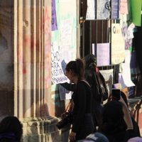 Marcha pacífica del 8M en Zacatecas concluye con desmanes frente al Palacio de Gobierno