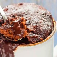 Listo en 3 minutos: prepará este bizcochuelo delicioso, saludable y proteico en el microondas