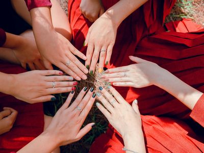 Minimalista, chic y perfecta para todas: así es la manicura americana que vuelve a estar en boca de todas
