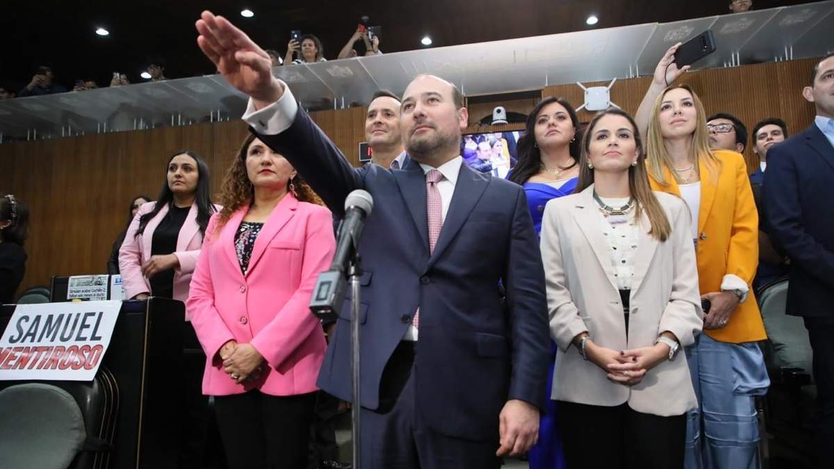 José Arturo Salinas Garza, al jurar como gobernador interino de Nuevo León