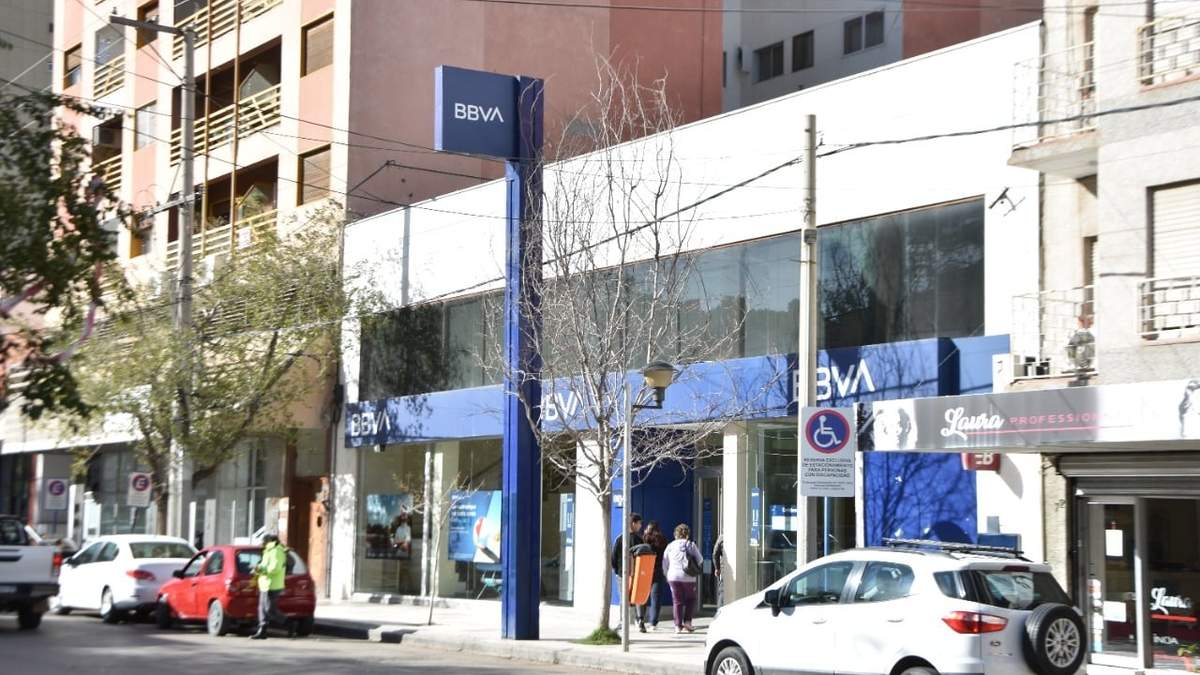 Sucursal de BBVA de Neuquén que también adhiere al paro. Fuente: (Javier Manzano)