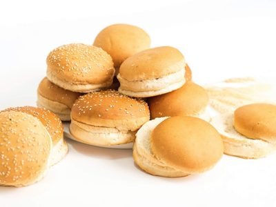 Pan de hamburguesa keto: bajo en calorías, súper esponjoso y fácil de hacer