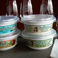 No tires las tapas plásticas de los envases de queso crema y dulce de leche: creá estos señaladores reciclados y re útiles