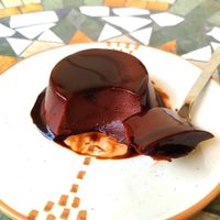 Flan de chocolate en microondas en 15 minutos: la receta fácil y rápida que necesitás probar